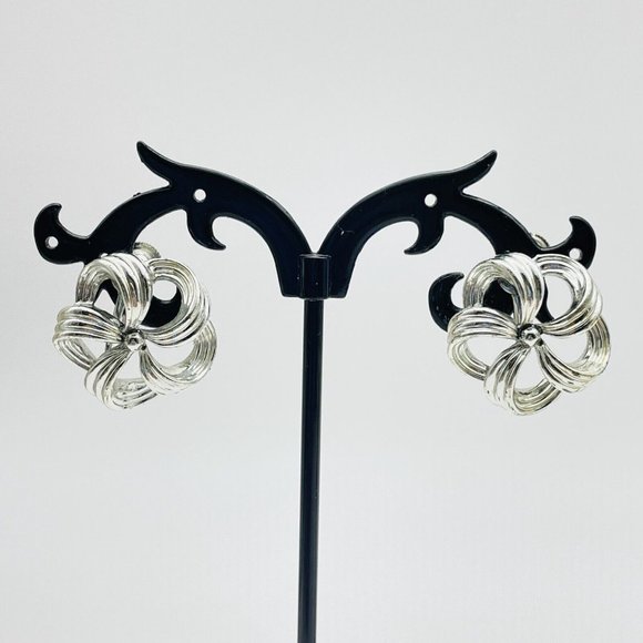 LISNER Floral Ribbon Earrings Screwback Silver Tone Classic Career Cosplay LARP - Picture 5 of 10